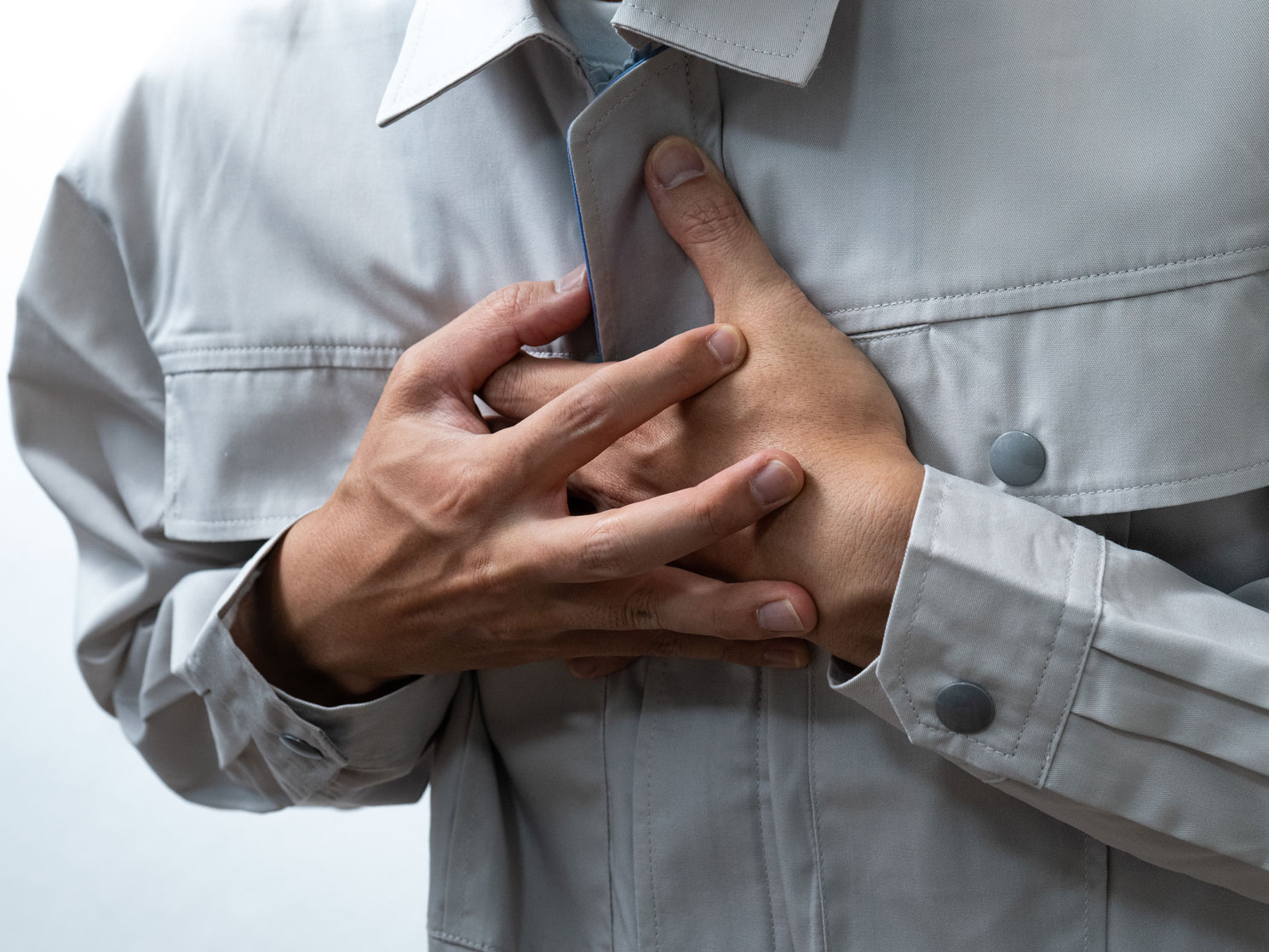 胸の痛みの原因は心臓？代表的な胸痛の種類を確認しましょう | 心臓血管研究所付属病院｜循環器内科・心臓血管外科｜港区西麻布